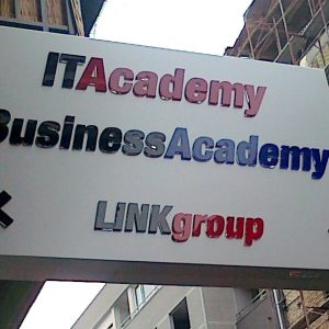 Svetleći displej ns reklamdžija, izrada 3D reklama, 3D svetlece reklame, 3D slova