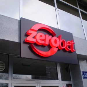 3D slova, NS reklamdžija