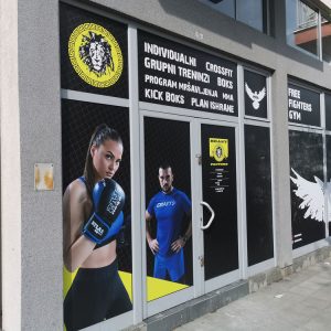 izrada natpisa na izlogu