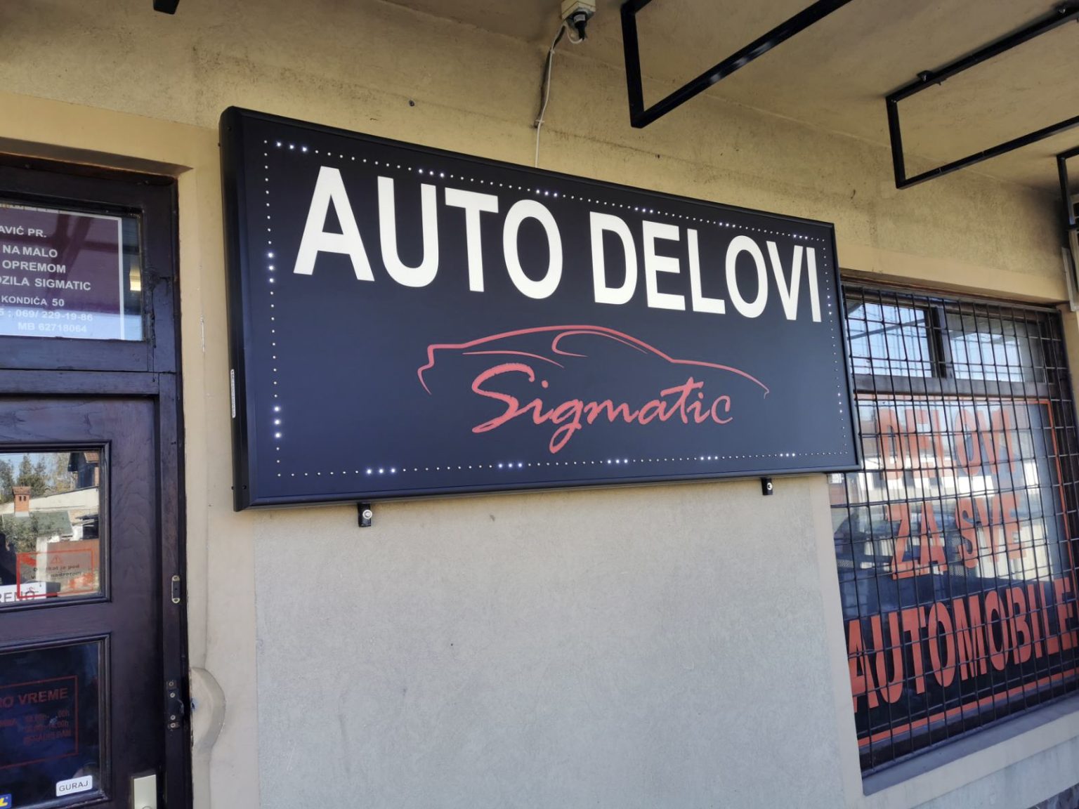 Auto delovi Sigmatic, Futog Izrada svetlećih reklama