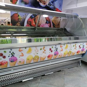 Poslastičarnica DeMi, Novi Sad – Brendiranje izloga (3) Poslastičarnica DeMi, Novi Sad - Brendiranje izloga (3)