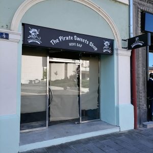 Svetleći displeji, The Pirate Sweets Shop (1) Svetleći displeji, The Pirate Sweets Shop (1)