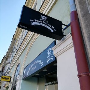Svetleći displeji, The Pirate Sweets Shop (2) Svetleći displeji, The Pirate Sweets Shop (2)